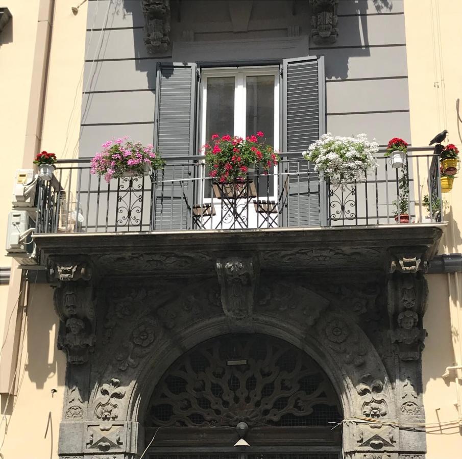 La Cartolina Di Napoli Free Parking For Small Cars Only نابولي المظهر الخارجي الصورة
