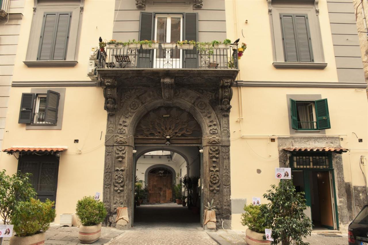 La Cartolina Di Napoli Free Parking For Small Cars Only نابولي المظهر الخارجي الصورة