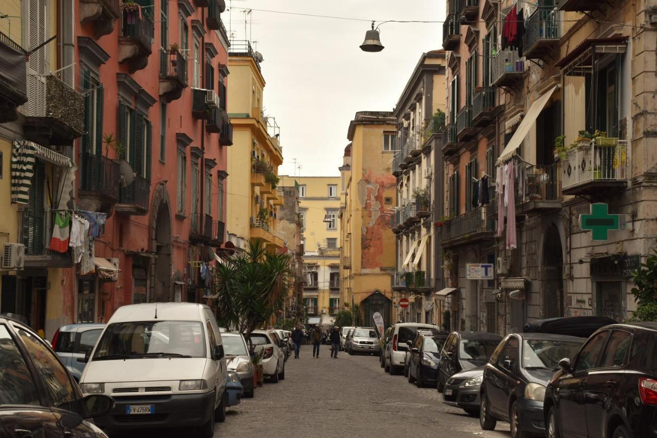 La Cartolina Di Napoli Free Parking For Small Cars Only نابولي المظهر الخارجي الصورة