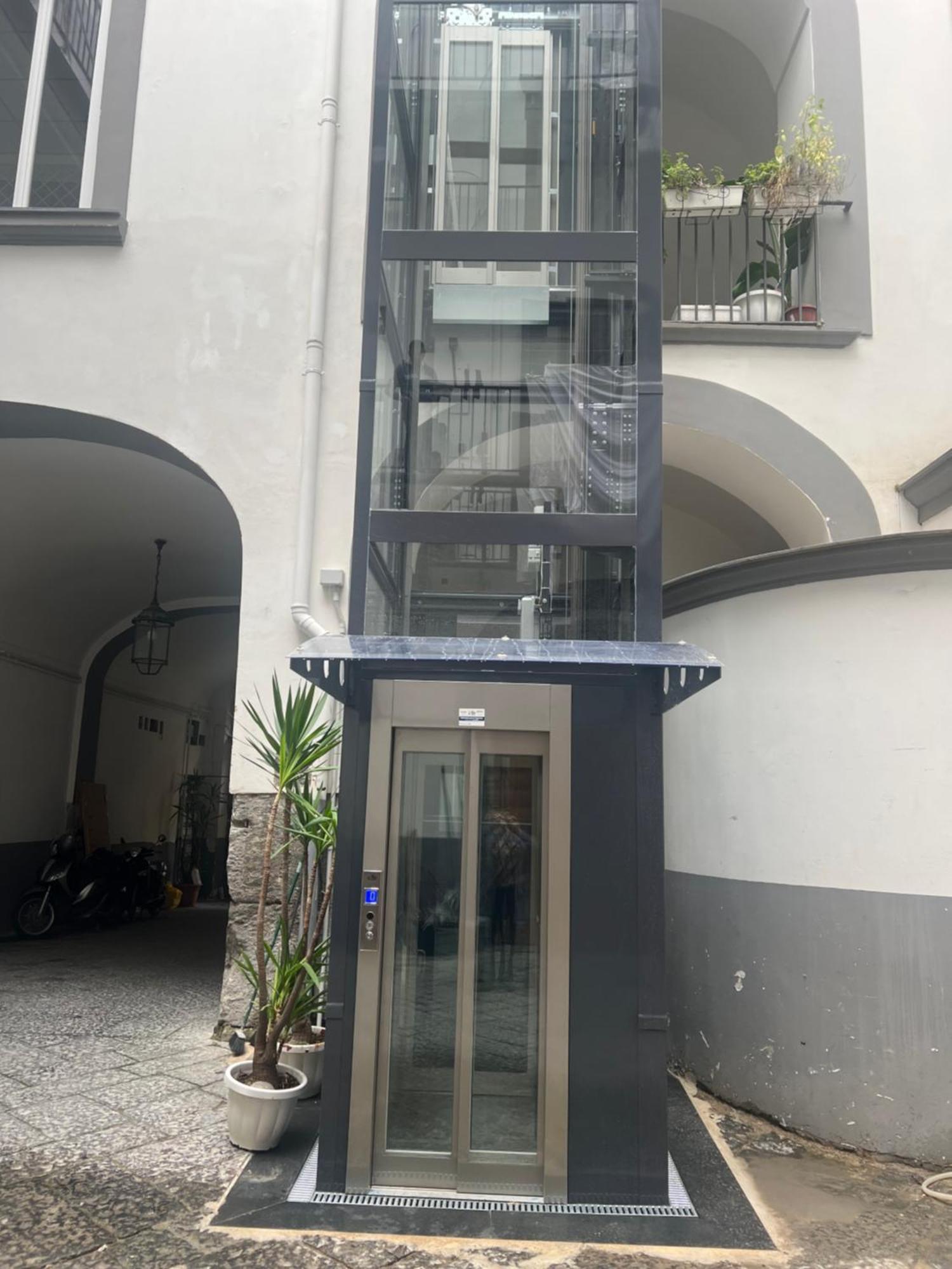 La Cartolina Di Napoli Free Parking For Small Cars Only نابولي المظهر الخارجي الصورة